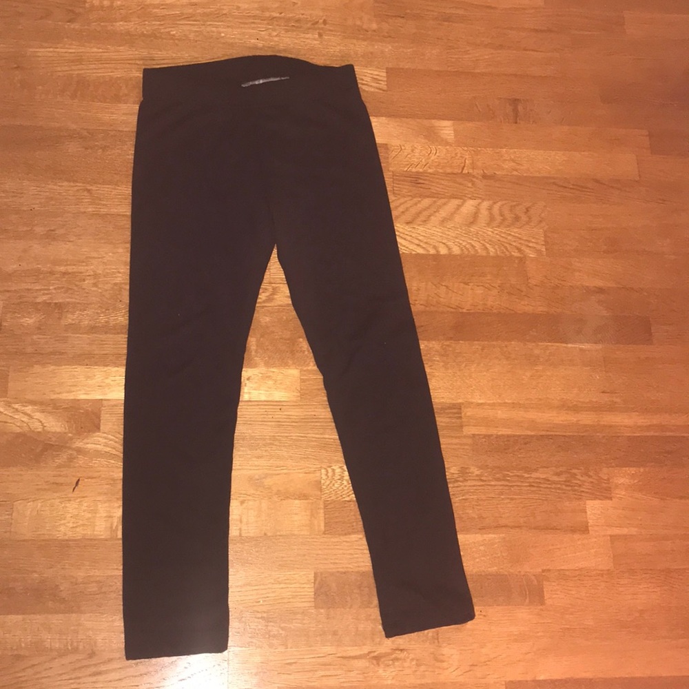 Black jumping bean size 6 leggings.